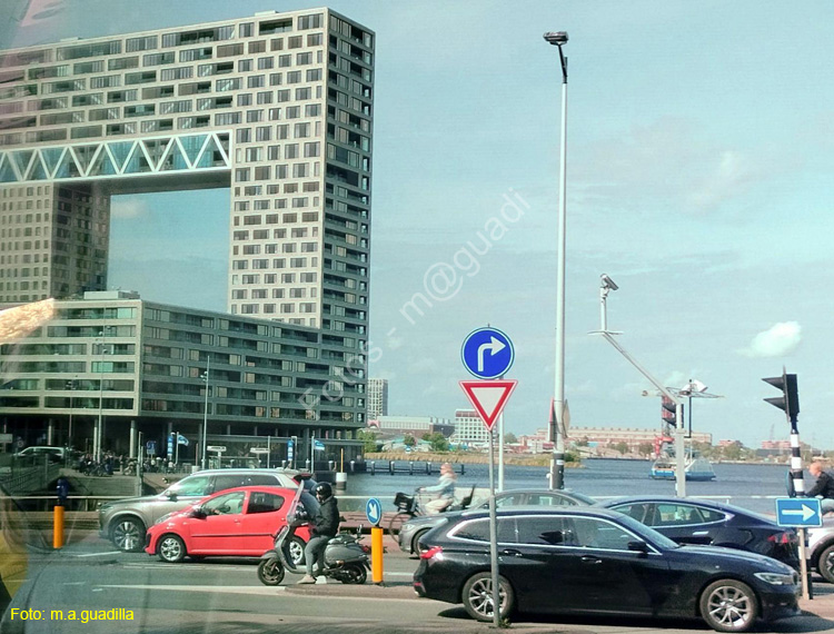 AMSTERDAM (350)