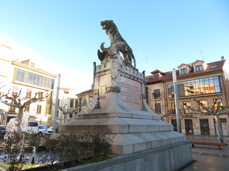 ASTORGA (191) Monumento a los defensores de la ciudad