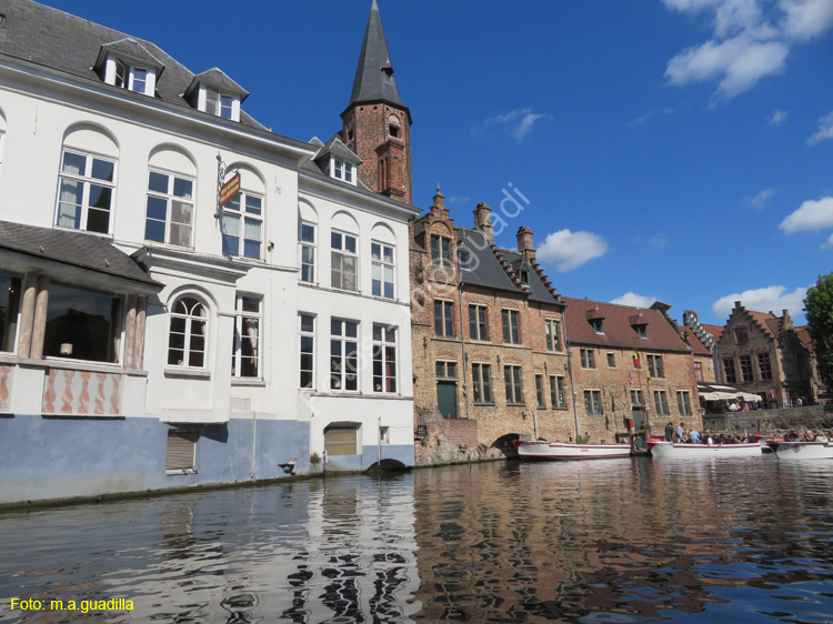 BRUJAS (250) En barco por los Canales