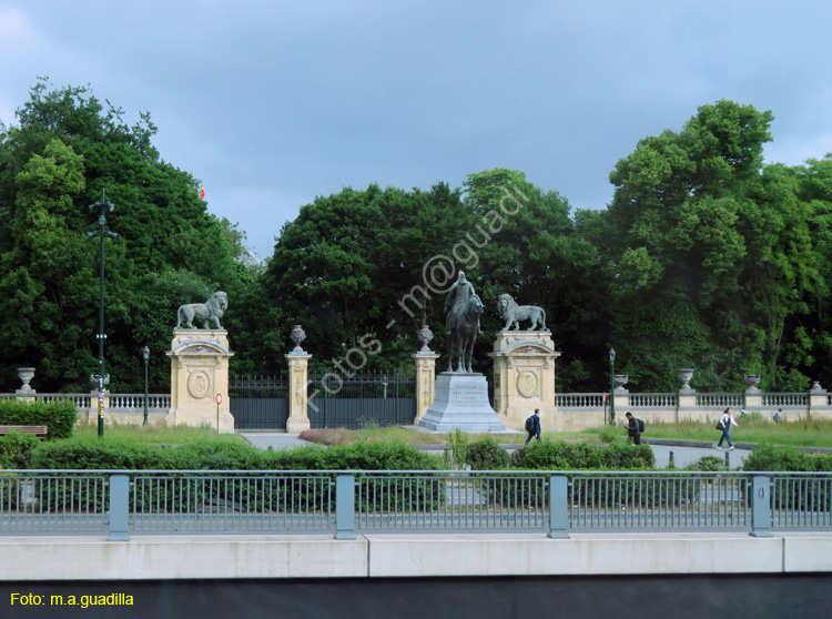 BRUSELAS (450) Estatua ecuestre de Leopoldo II