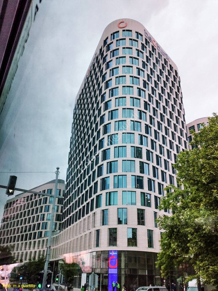 BRUSELAS (513) Edificios del Quartier Nord