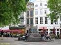 BRUSELAS (385) Fuente de Charles Buls