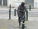 BRUSELAS (463) Estatua de Madame Chapeau