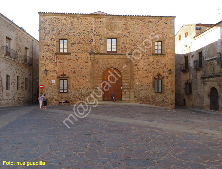 CACERES (240)