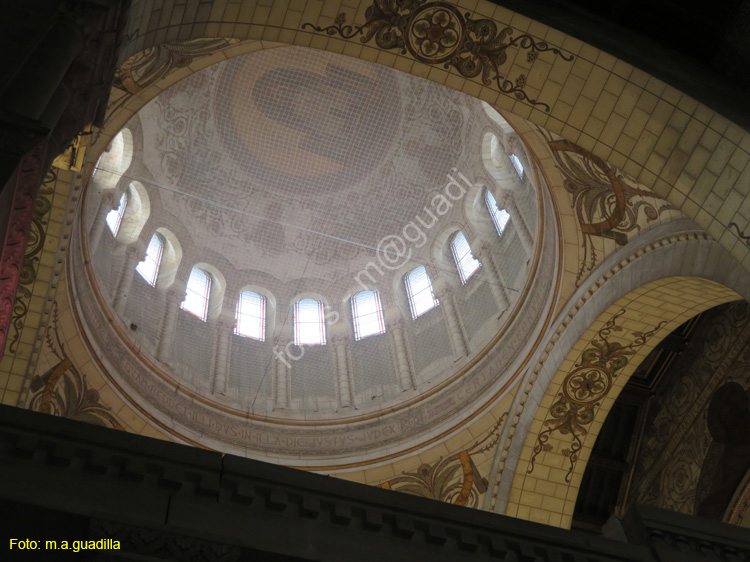 TOURS (201) Basilica de Saint-Martin