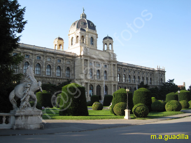 VIENA - Maria Theresien Platz y Museos de Historia Natural y Bellas Artes 008