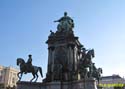 VIENA - Maria Theresien Platz y Museos de Historia Natural y Bellas Artes 002