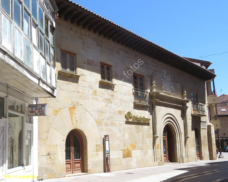 AGUILAR DE CAMPOO (174) Palacio de los Villalobos Solorzano