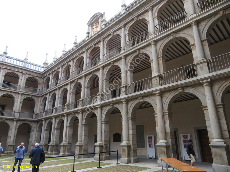 ALCALA DE HENARES (205) Universidad - Patio Sto Tomas de Villanueva