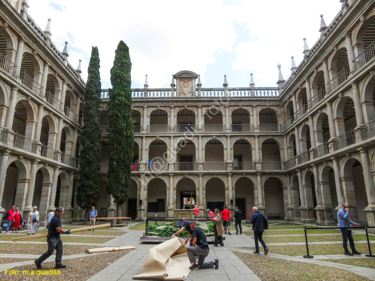 ALCALA DE HENARES (206) Universidad - Patio Sto Tomas de Villanueva