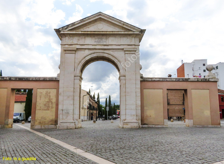 ALCALA DE HENARES (482) Puerta de Madrid