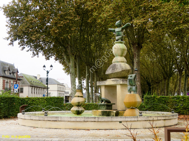 AMBOISE (101) Fuente Max Ernst