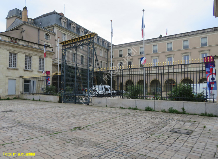 ANGERS (250) Place Michel Debre