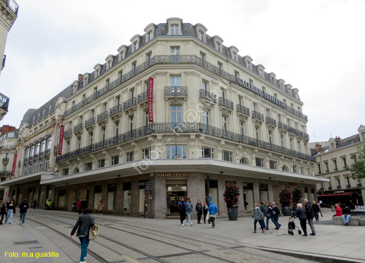 ANGERS (259) Place du Ralliement