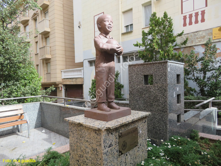 ARNEDO (121) Niño Jugando al Balon