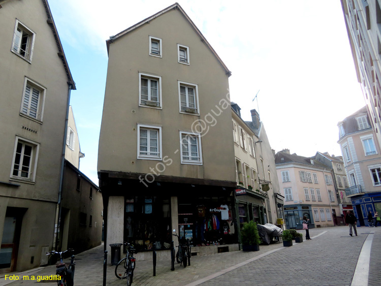 CHARTRES (218) Place de la Poissonnerie