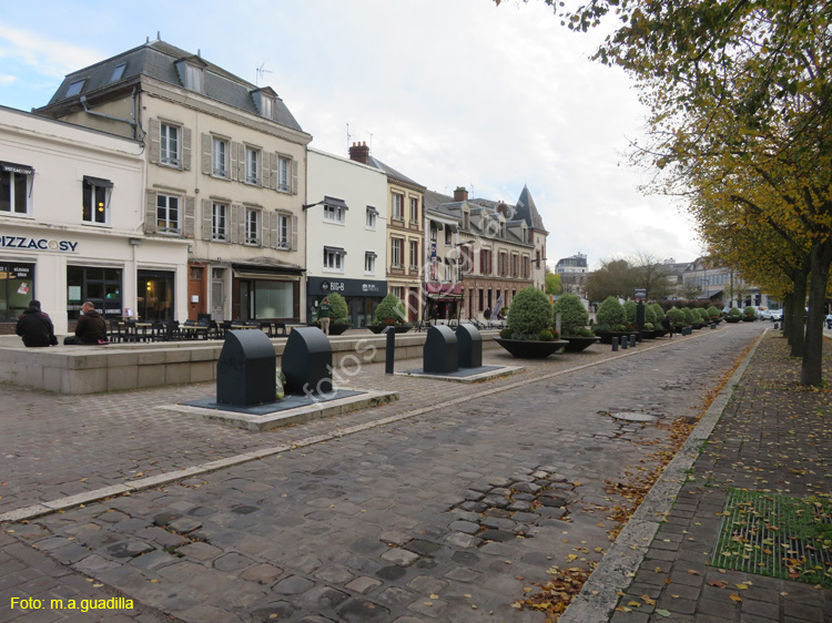 CHARTRES (237) Place General de Gaulle