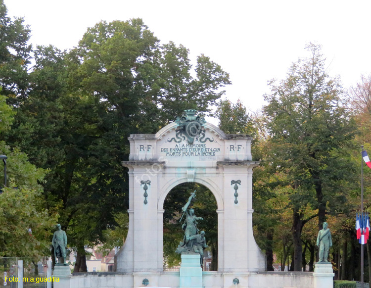 CHARTRES (240) Place Chatelet