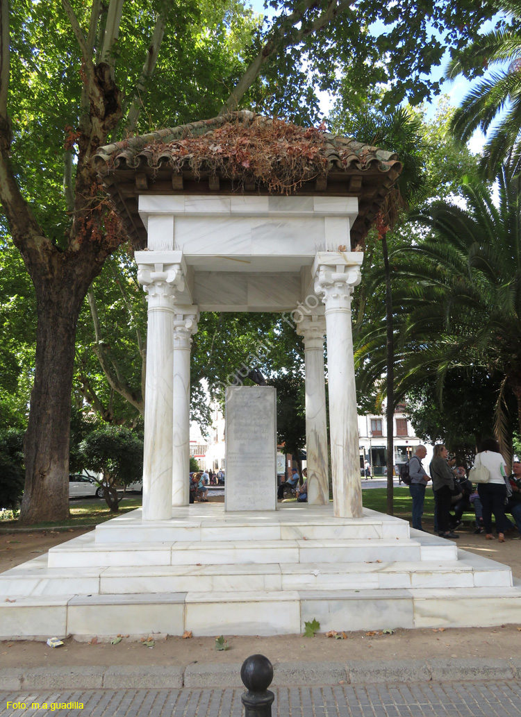 CORDOBA (361) Monumento a los Enamorados