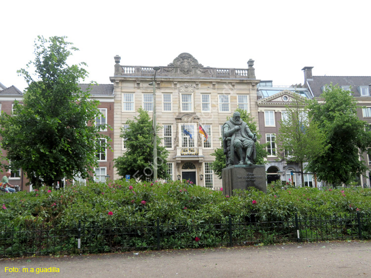 LA HAYA (462) Johan van Oldebarneveld -paseo Vijverberg