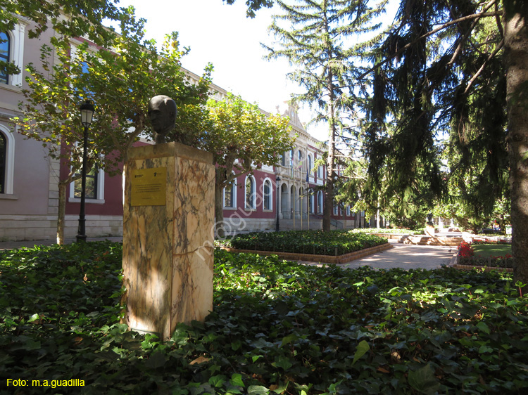 LOGROÑO (258) Jardin Calles Muro del Carmen y de Cervantes