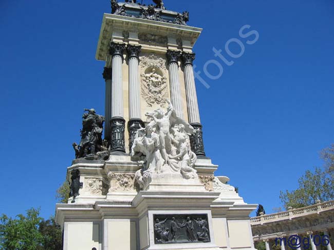 Madrid - Parque del Retiro  - Monumento a Alfonso XII 080
