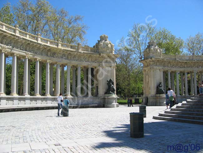 Madrid - Parque del Retiro  - Monumento a Alfonso XII 083