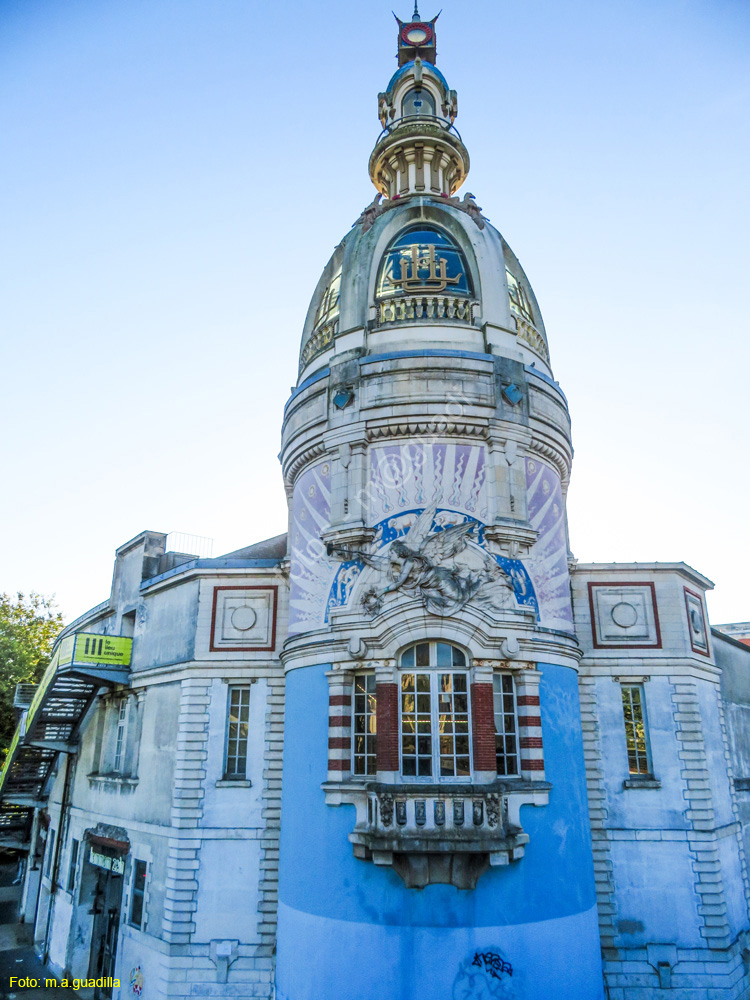 NANTES (173) Torre Lieu Unique Galletas LU