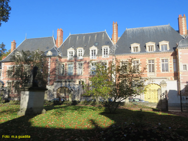 ORLEANS (189) Jardin de l'Hotel Groslot