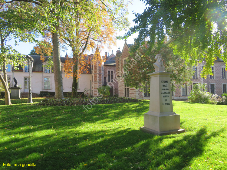 ORLEANS (190) Jardin de l'Hotel Groslot