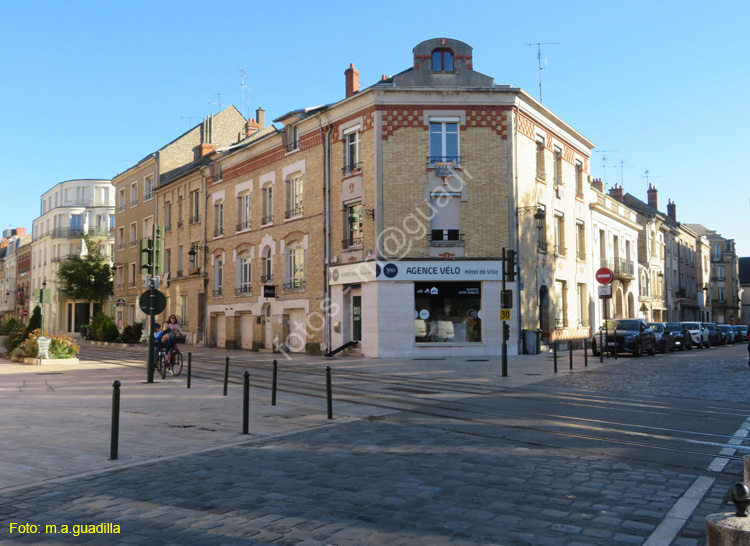 ORLEANS (195) Place de l'étape