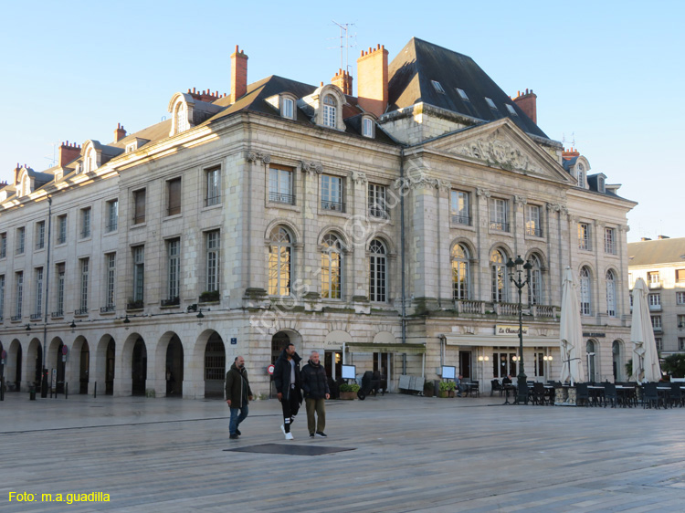 ORLEANS (214) Place du Martroi