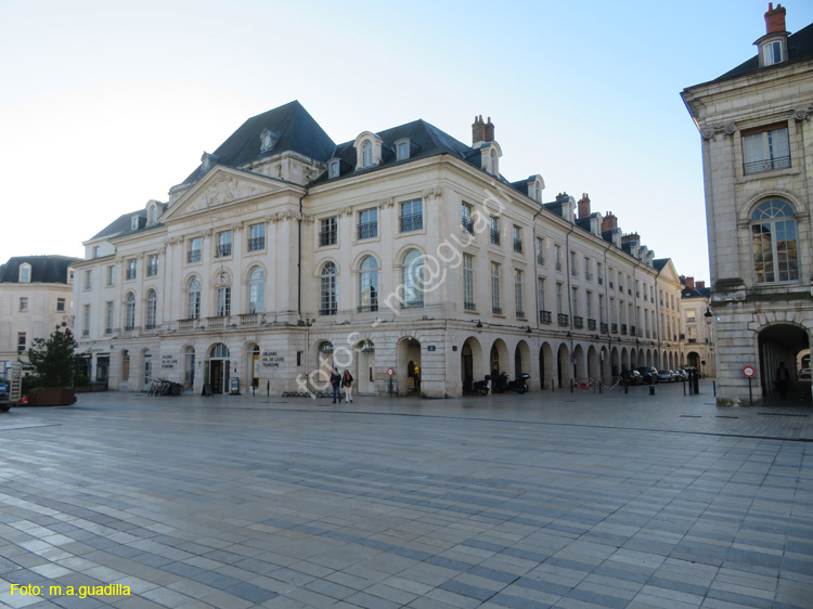 ORLEANS (215) Place du Martroi