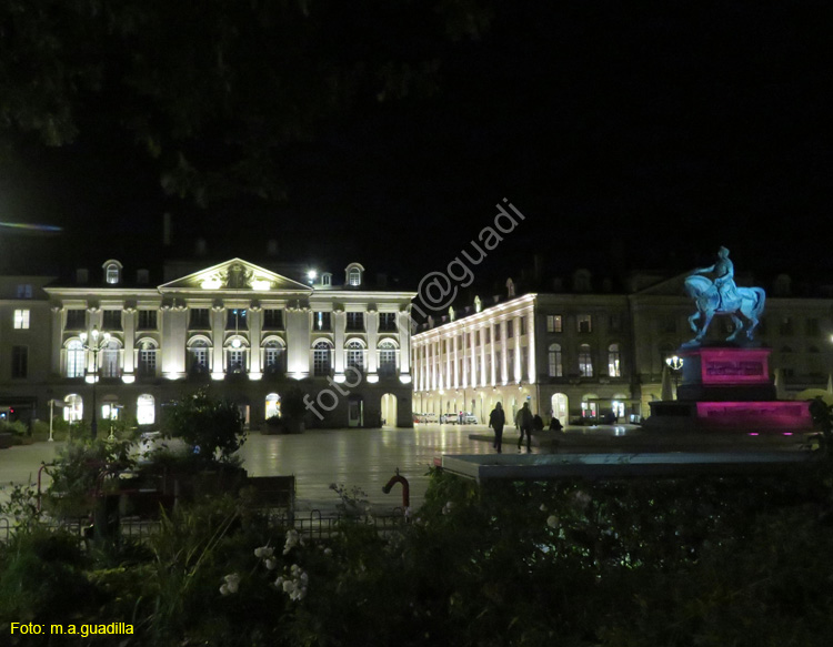 ORLEANS (223) Place du Martroi