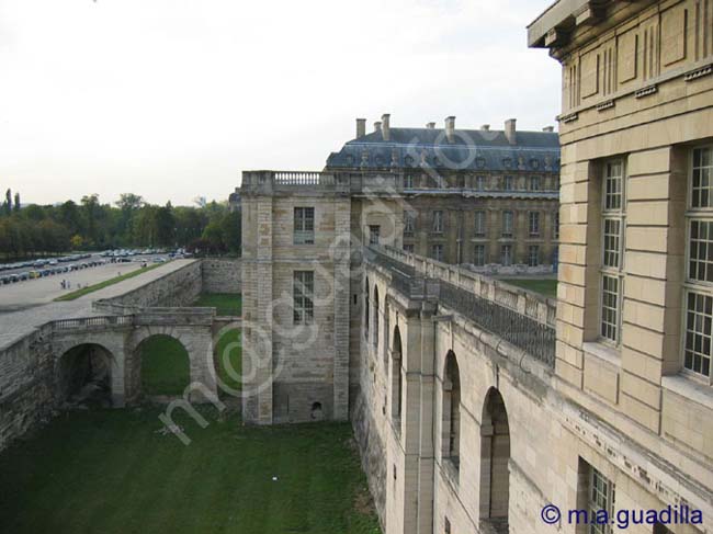PARIS 390 Chateau Vincennes