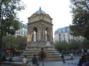 PARIS 363 Fontaine des Innocents