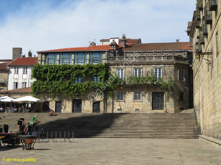 SANTIAGO DE COMPOSTELA (348) Plaza de la Quintana Vivos