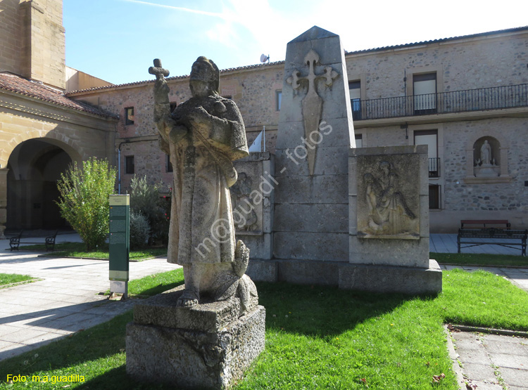 SANTO DOMINGO DE LA CALZADA (272) Monumento la Peregrino