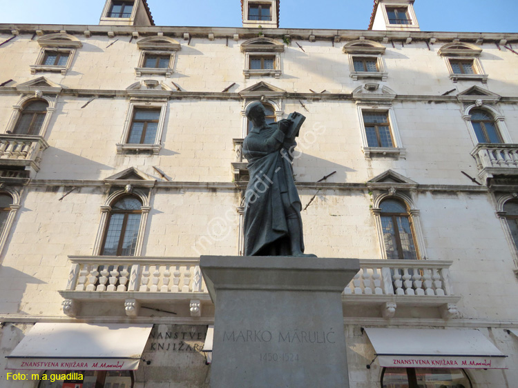 Split (302) estatua de Marko Marulic