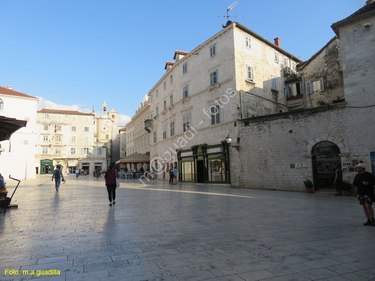Split (312) Plaza del Pueblo