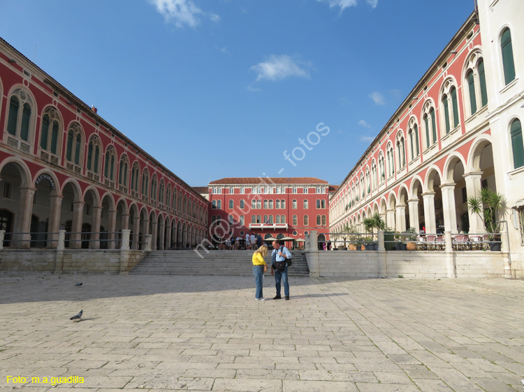 Split (325) Plaza de la Republica