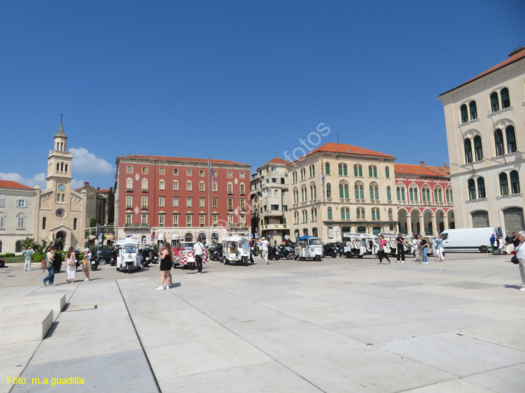 Split (326) Plaza de la Republica