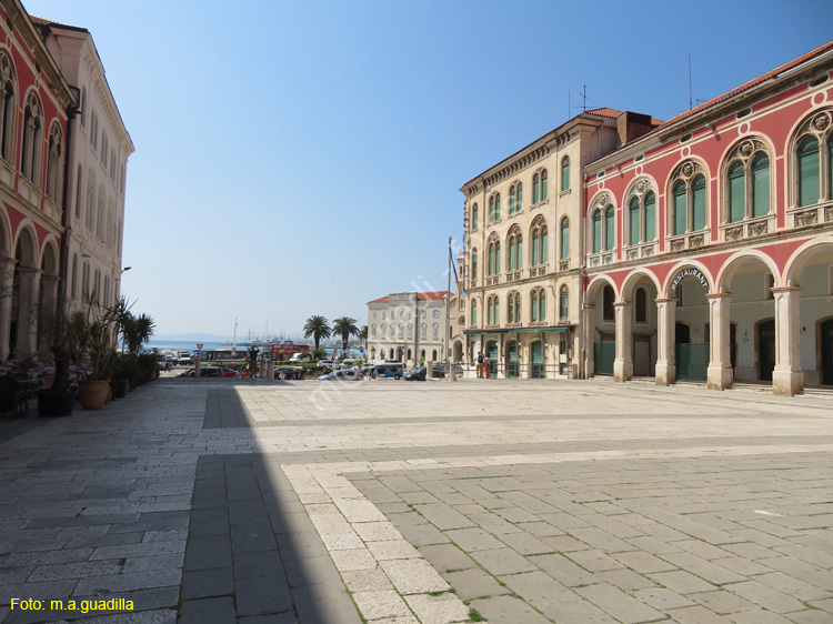 Split (329) Plaza de la Republica