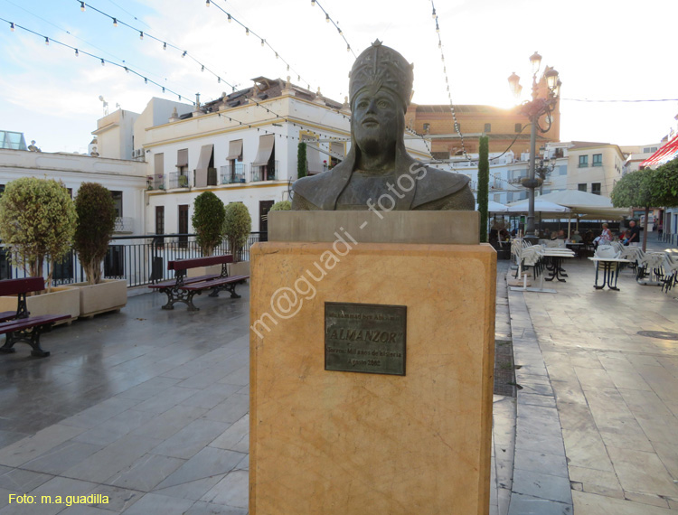 TORROX (112) Busto de Almanzor - Plaza de la Constitucion