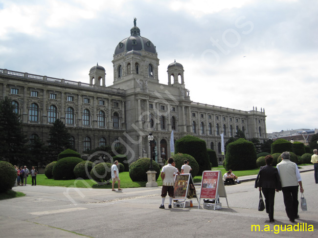 VIENA - Maria Theresien Platz y Museos de Historia Natural y Bellas Artes 004