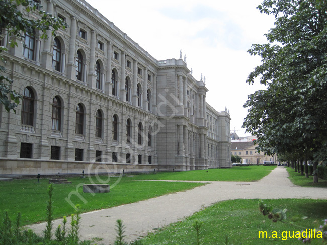 VIENA - Maria Theresien Platz y Museos de Historia Natural y Bellas Artes 006