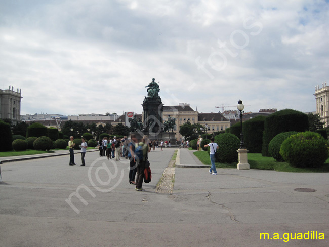 VIENA - Maria Theresien Platz y Museos de Historia Natural y Bellas Artes 017
