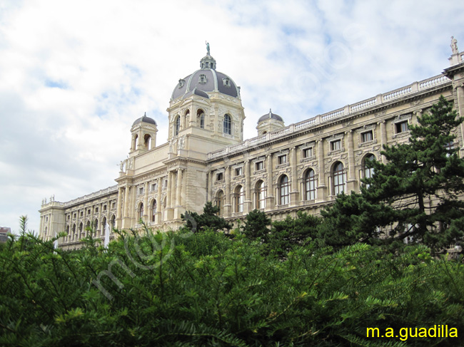VIENA - Maria Theresien Platz y Museos de Historia Natural y Bellas Artes 019