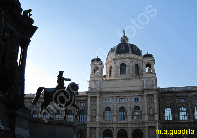 VIENA - Maria Theresien Platz y Museos de Historia Natural y Bellas Artes 021