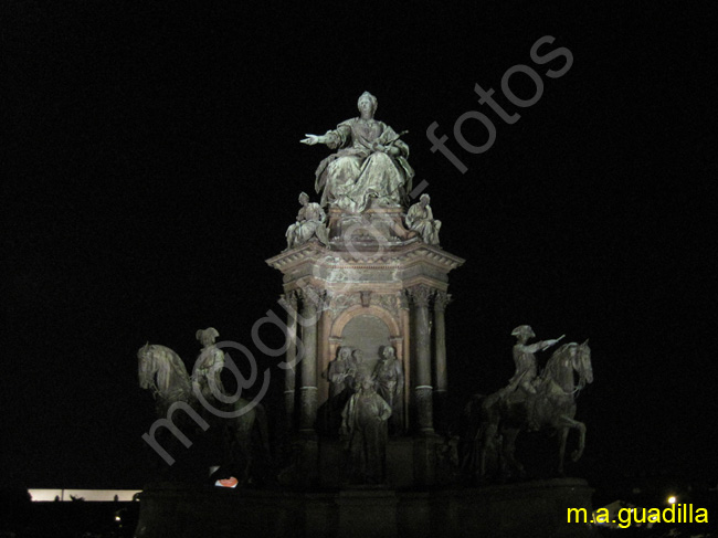 VIENA - Maria Theresien Platz y Museos de Historia Natural y Bellas Artes 023